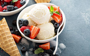 Fondo de pantalla de Helado de Vainilla con Moras — 16:10 Fondos de pantalla