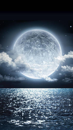 Hermosa Luna Blanca Brillante