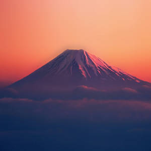 Fondo de pantalla de hermosa montaña roja y cielo