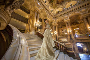 Hermosa novia en la Ópera de París — Chica aesthetic GIF Fondos de pantalla