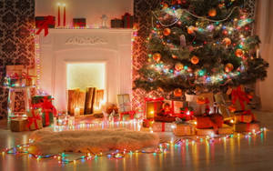 Hermoso árbol de Navidad con luces de colores — Hermosa Navidad Fondos de pantalla