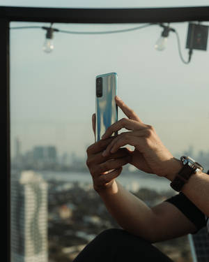 Hombre con smartphone Xiaomi — Xiaomi Fondos de pantalla