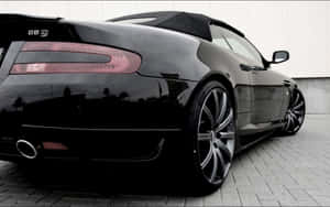 Impresionante Aston Martin DB9 Plateado en la Carretera — Steam Deck OLED Fondos de pantalla