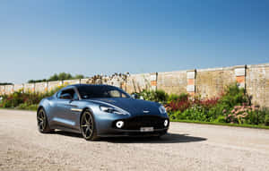 Impresionante Aston Martin Vanquish en Movimiento por una Carretera Escénica — Steam Deck Fondos de pantalla