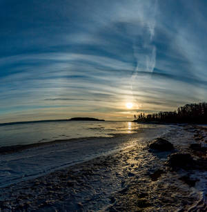 Fondo de pantalla de Increíble Sol Naranja en la Playa — Atardecer en la playa Fondos de pantalla