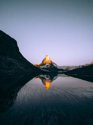 iPad Pro Montaña con Luz Solar y Lago — iPad Pro Fondos de pantalla