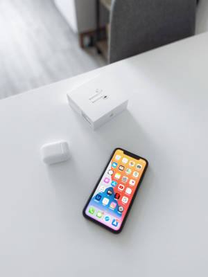 iPhone 11 Elegante y con Estilo en Acción — iPhone 14 Fondos de pantalla