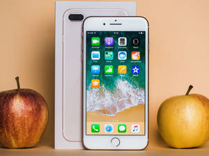 iPhone 8 con Manzanas — iPhone 8 Fondos de pantalla