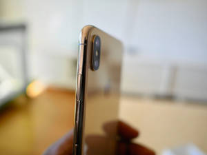 Fondo de pantalla de iPhone Xs dorado