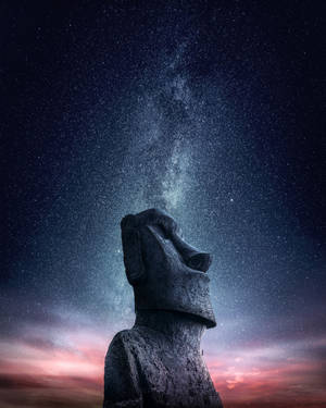 Estatua moái de la Isla de Pascua bajo un cielo estrellado nocturno, fondo de Pascua — 4:5 Fondos de pantalla