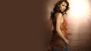 Fondo de pantalla de Jennifer Love Hewitt con vestido marrón de hada