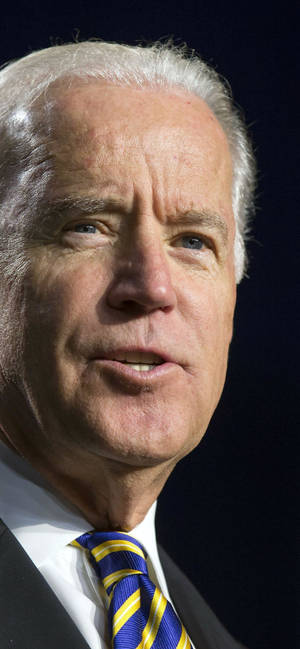 Fondo de pantalla de primer plano del retrato de Joe Biden.