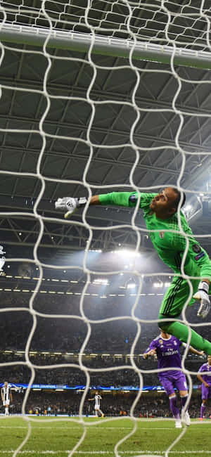Keylor Navas en acción en el campo — Honor Power2 Fondos de pantalla