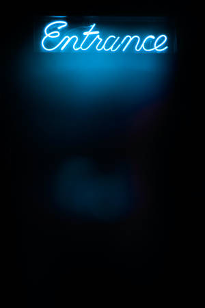 Letrero de Entrada en Neón Azul iPhone — Xiaomi Pad 9 Pro Max Fondos de pantalla