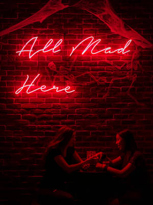 Letrero de neón All Mad Here — Rojo neón Fondos de pantalla