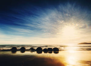 Fondo de pantalla de amanecer en la playa de Moeraki Boulders