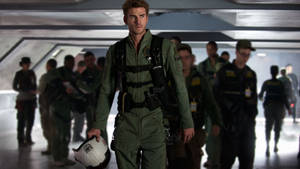 Fondo de pantalla de Liam Hemsworth como Jake Morrison en la película Independence Day — iMac Fondos de pantalla