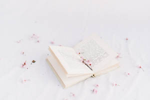 Fondo de pantalla de libro con flores de estética preppy — Estética preppy Fondos de pantalla