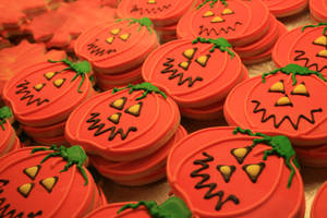 Fondo de pantalla de lindas galletas de calabaza para Halloween.