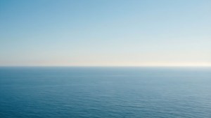 Horizonte oceánico minimalista con sutiles degradados azules. — Océano Fondos de pantalla