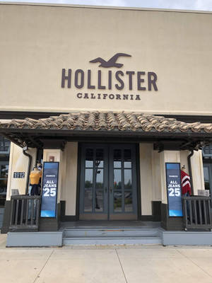 Fondo de pantalla del logotipo de la fachada de la tienda Hollister — 3:4 Fondos de pantalla