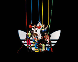 Fondo de pantalla de logotipo de Adidas y modelos adolescentes — 5:4 Fondos de pantalla