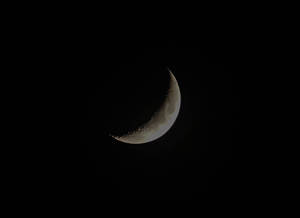 Fondo de pantalla Luna en Noche Negra Oscura