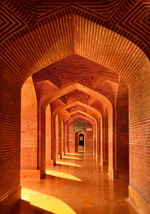 Majestuoso Pilar de la Mezquita Shah Jahan a la Hora Dorada