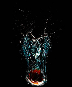 Fondo de pantalla de manzana en el agua — Galaxy Z Fold 5 Fondos de pantalla