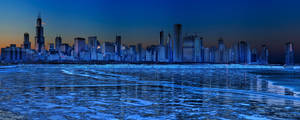 Horizonte de Chicago sobre mar azul resplandeciente fondo de pantalla para dos monitores