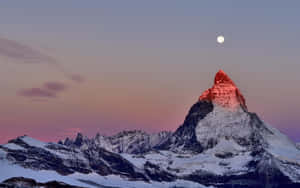 Matterhorn apuntando a la luna