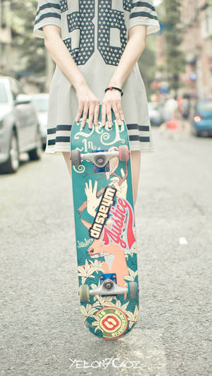 Media Cuerpo de Chica con Patineta para iPhone — iPhone genial Fondos de pantalla