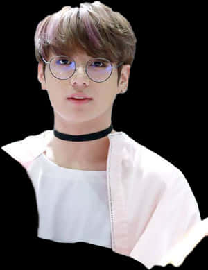 Miembro de BTS con Lentes y Choker