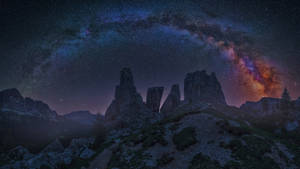 Montañas Dolomitas Oscuras 4k