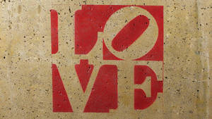 Letrero de inscripción de amor escrito en rojo sobre una pared de concreto para el Feliz Día de San Valentín.