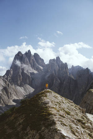 Naturaleza Montañosa Nublada para iPhone — Naturaleza iPhone Fondos de pantalla