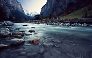 Belleza de la naturaleza y río cristalino para fondo de pantalla Retina de MacBook Pro. — MacBook Pro Fondos de pantalla