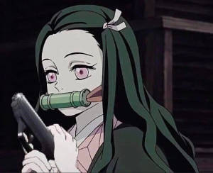 Nezuko Cazadora de Demonios con Arma