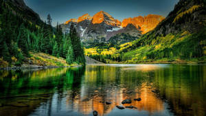 Fondo de pantalla de paisaje natural de montaña con lago Maroon Bells