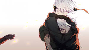 Fondo de pantalla de pareja de anime abrazándose con cabello blanco
