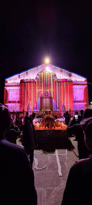 Pedestal del Templo Kedarnath 4K — iPhone 17 Pro Fondos de pantalla