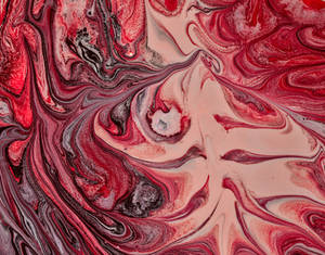 Fondo de pantalla abstracto de pintura fluida roja