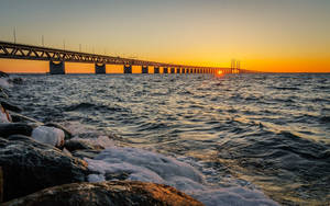Fondo de pantalla del Puente de Oresund con cielo despejado