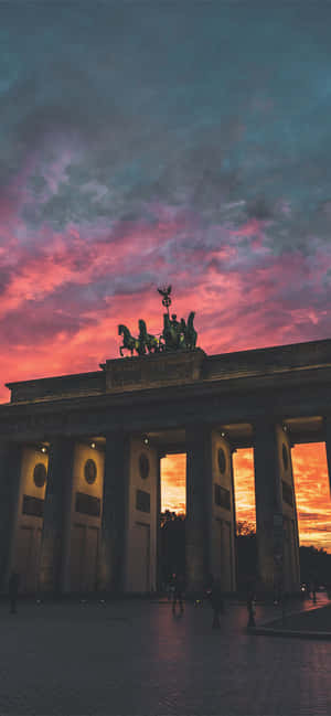 Cuadriga de la Puerta de Brandeburgo Cielo Rosa Naranja — Galaxia A37 Fondos de pantalla