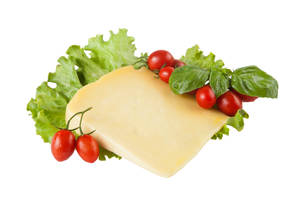 Fondo de pantalla de rebanada de queso con tomates sobre lechuga — Limpio Fondos de pantalla