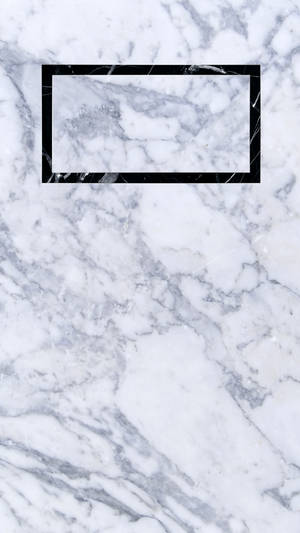 Reloj negro elegante sobre fondo de mármol blanco para iPhone — Blanco y negro estético Fondos de pantalla