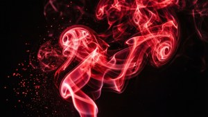 Remolinos dinámicos de humo rojo neón sobre fondo negro. — Rojo neón Fondos de pantalla