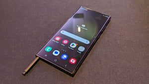 Samsung S23 Ultra con S Pen mostrado
