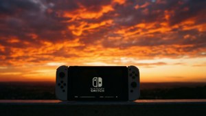 Fondo de pantalla de Una silueta oscura de un Nintendo Switch contra un atardecer dramático