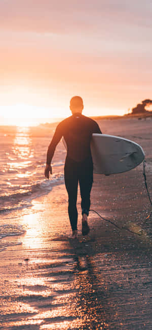 Silueta de Hombre con Tabla de Surf — Xiaomi 17 Pro Max Fondos de pantalla